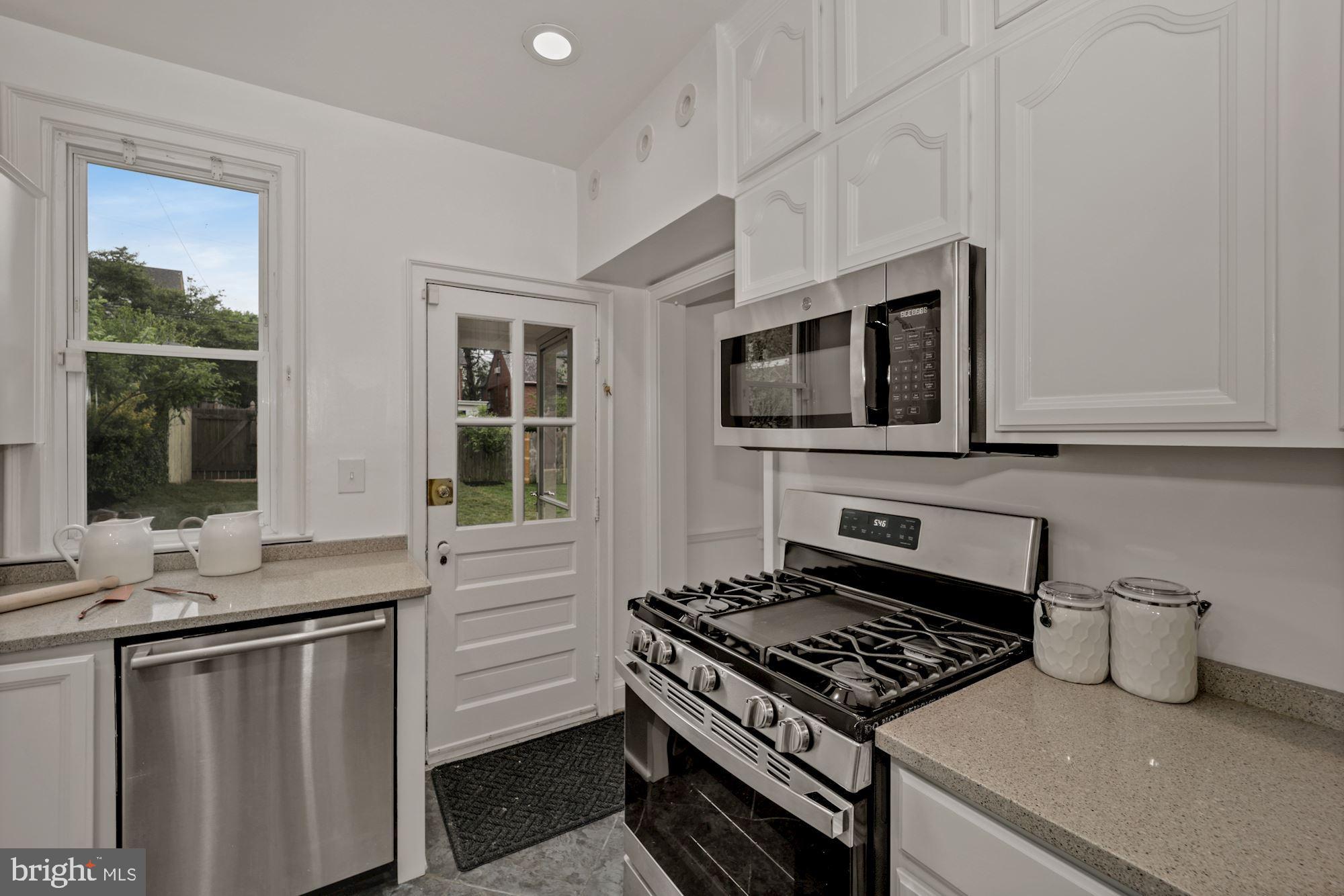 1326 Kalmia Road Northwest Washington, DC 20012 - Photo 10 of 31