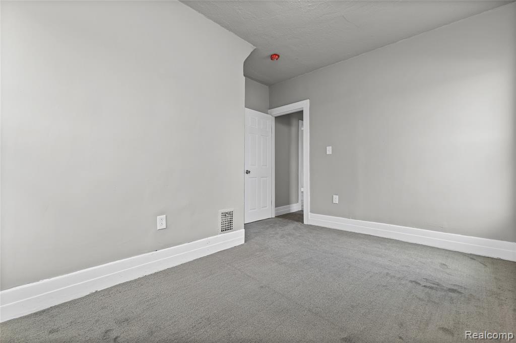 3010 Montclair Street Detroit, MI 48214 - Photo 46 of 61