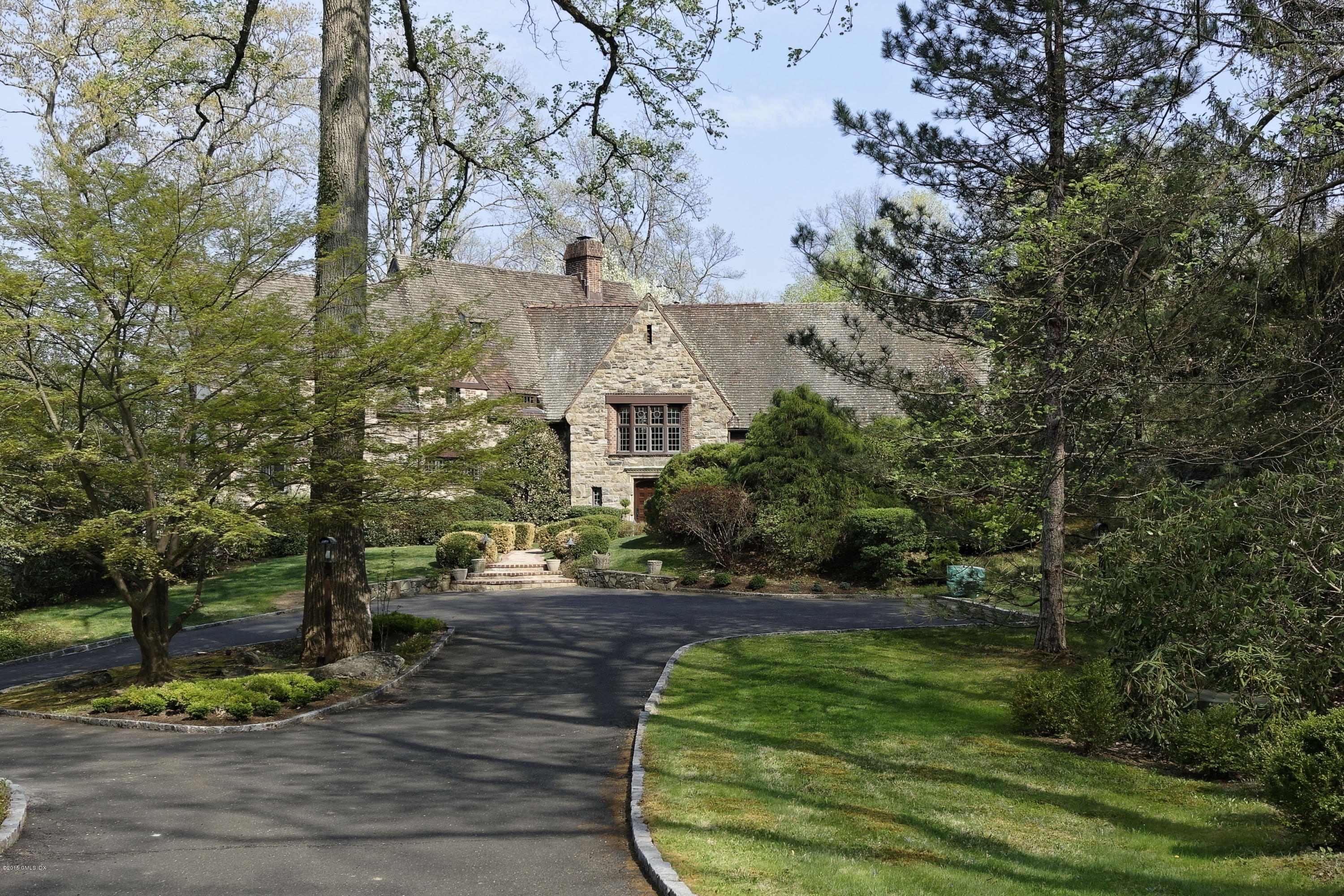21 Konittekock Road Greenwich, CT 06831 - Photo 1 of 23 a view of a backyard