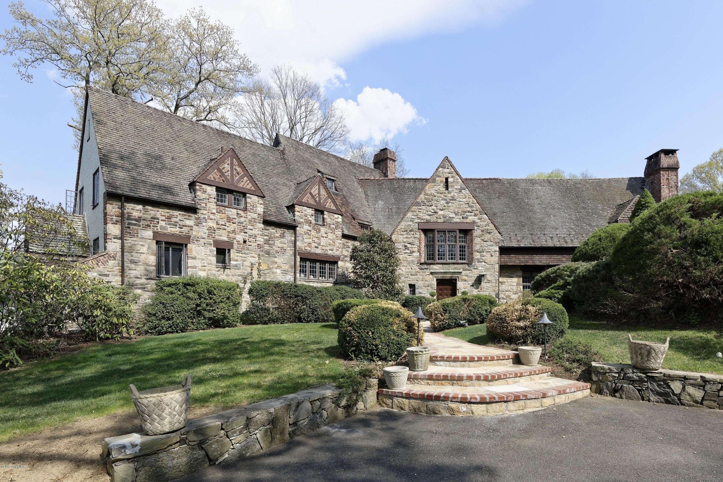 21 Konittekock Road Greenwich, CT 06831 - Photo 2 of 23 a front view of a house with a yard