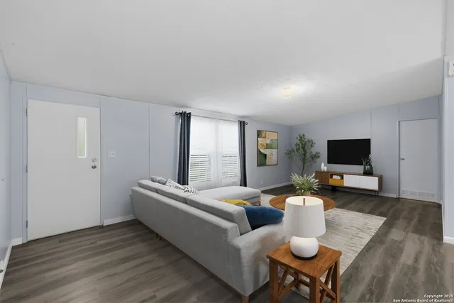 $1,750 | 24 County Road 429, Dayton, TX 77535