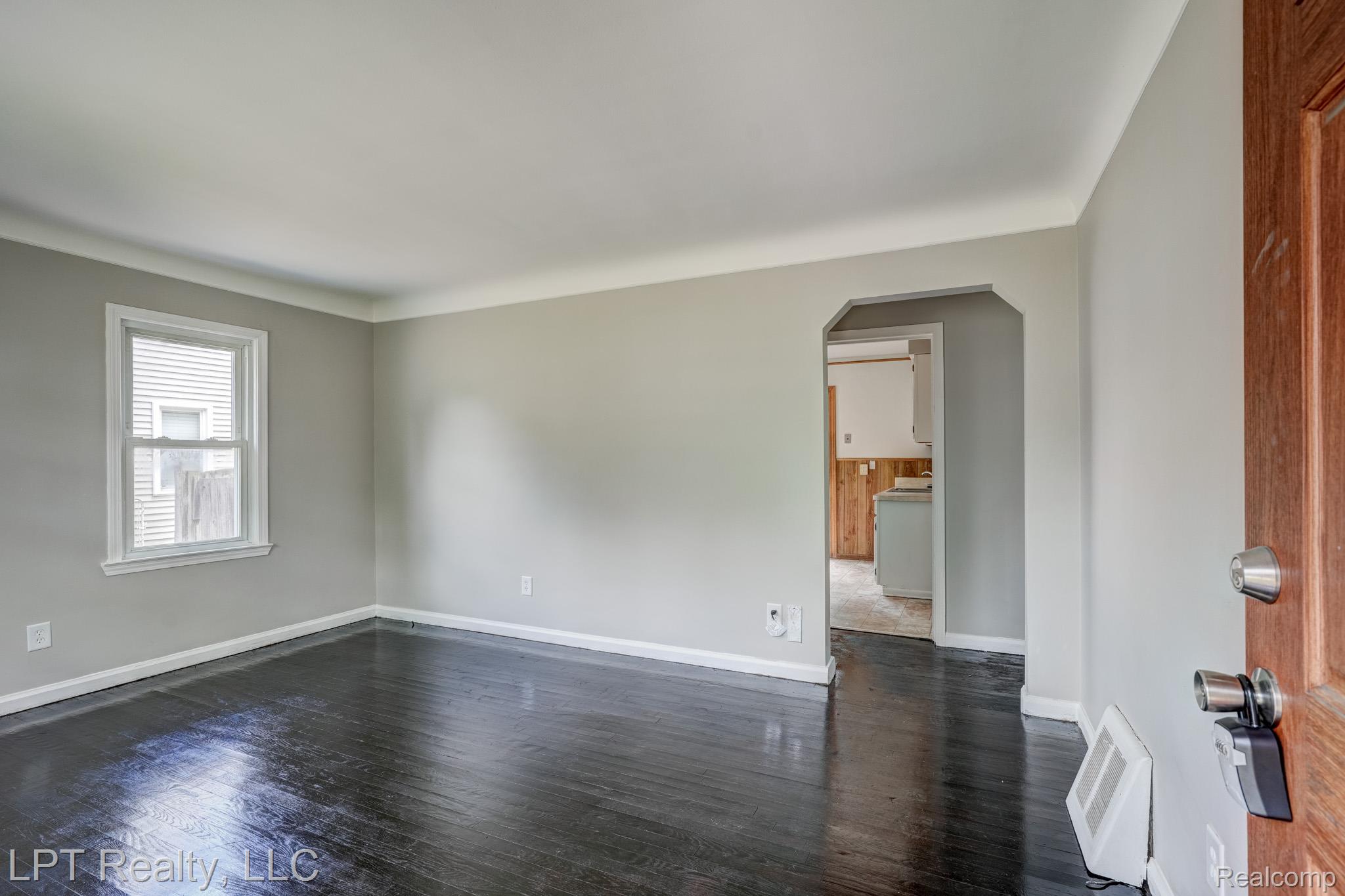 23038 Violet Street Farmington, MI 48336 - Photo 4 of 29 Empty room