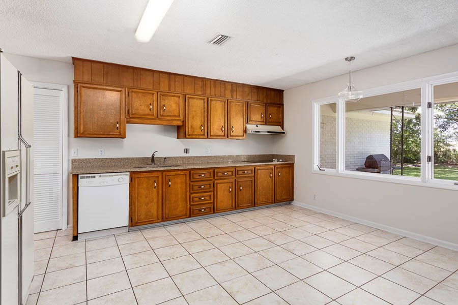 159 King Cotton Road Brunswick, GA 31525 - Photo 7 of 16