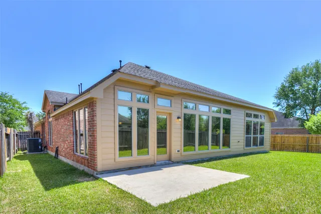 a view of an house with backyard porch and garden
