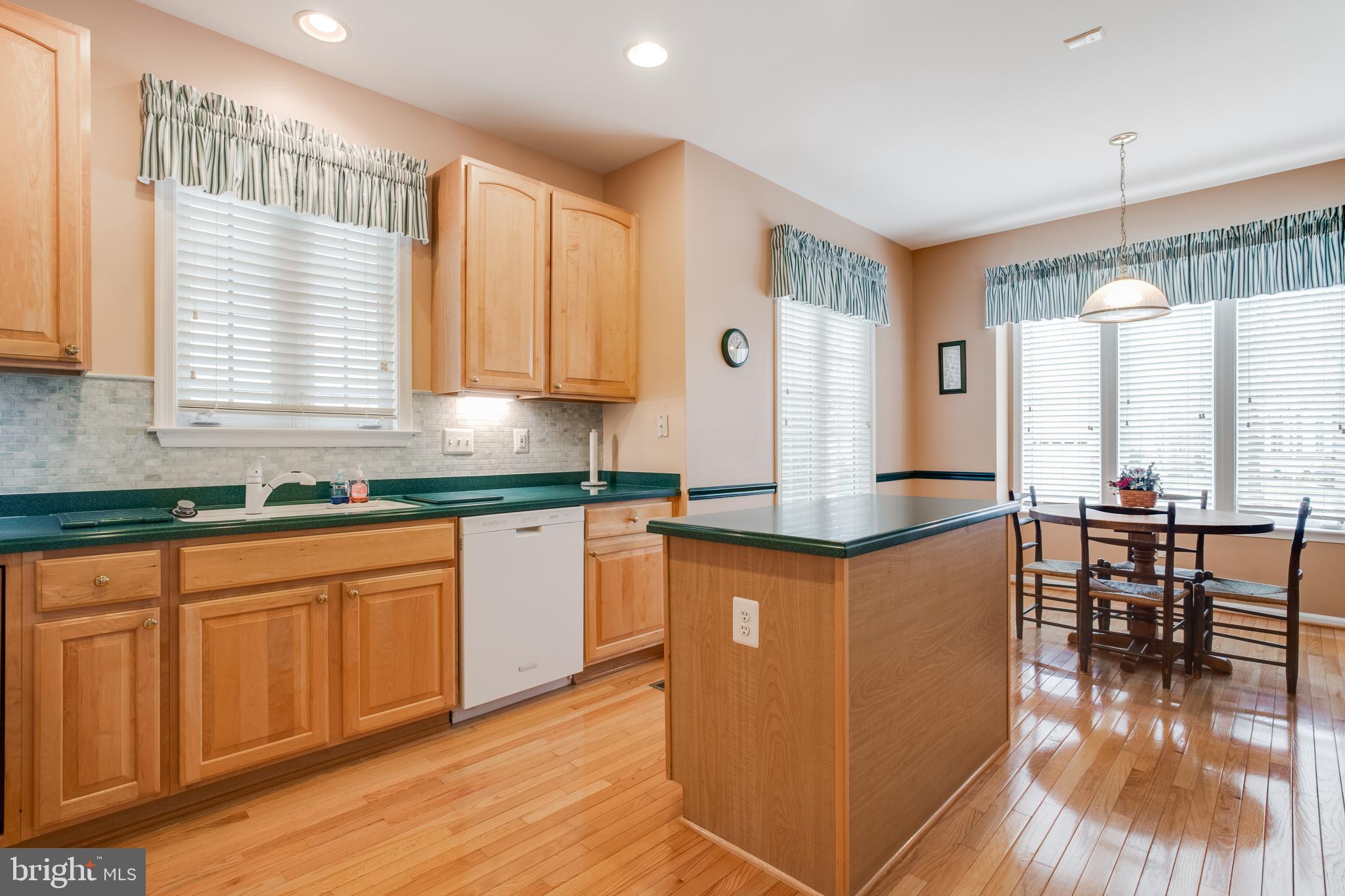 13533 Ryton Ridge Lane Gainesville, VA 20155 - Photo 13 of 65 Kitchen