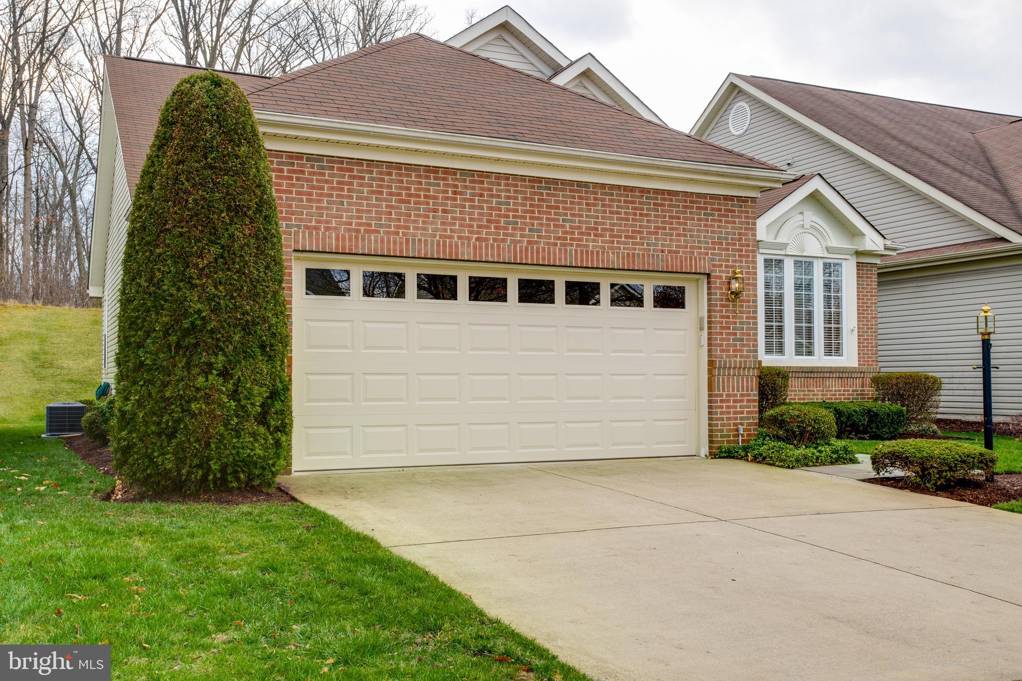13533 Ryton Ridge Lane Gainesville, VA 20155 - Photo 4 of 65 2 car garage