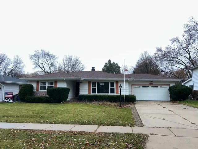 $305,000 | 1755 Country Knoll Lane, Elgin, IL 60123