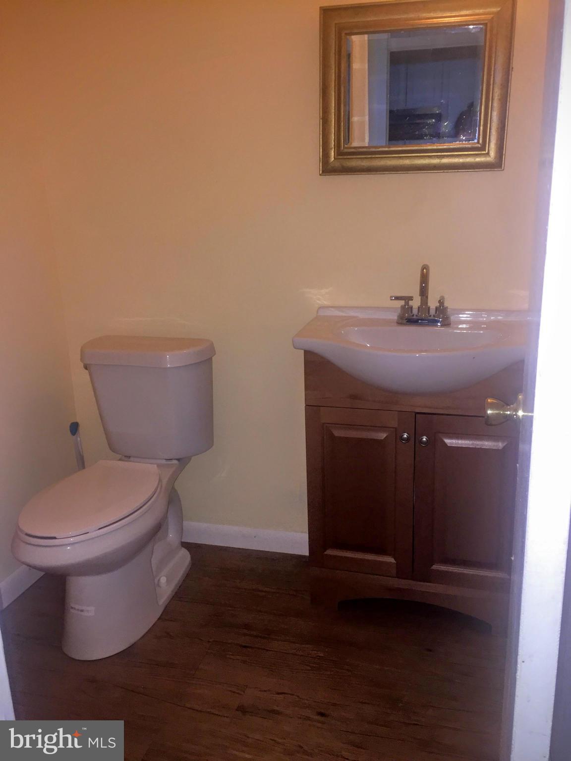 11910 Barrel Cooper Court Reston, VA 20191 - Photo 8 of 30 Powder Room