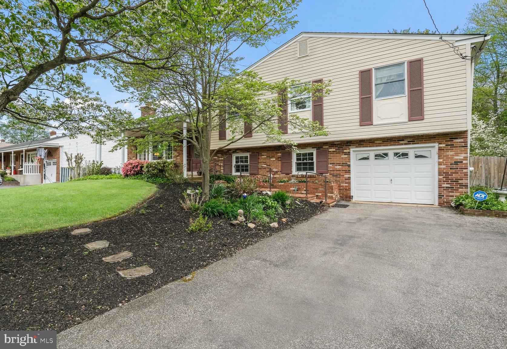 2370 Weir Road Aston, PA 19014 - Photo 3 of 36 Ample parking spaces in the Driveway