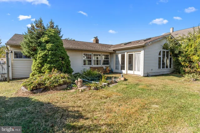 a view of a small yard of the house