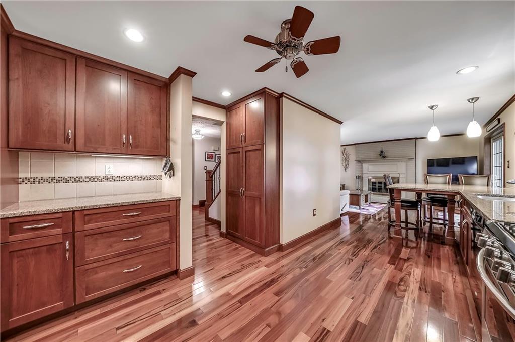 161 North Jamestown Road Coraopolis, PA 15108 - Photo 4 of 25 Gallery Image 4
