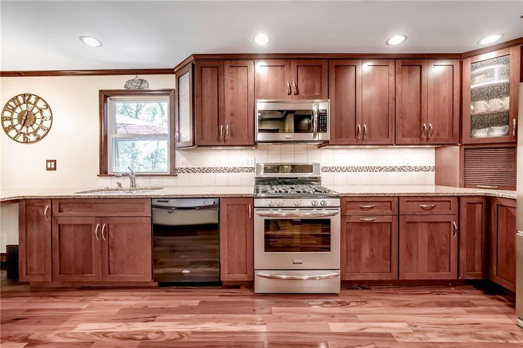 161 North Jamestown Road Coraopolis, PA 15108 - Photo 5 of 25 Gallery Image 5
