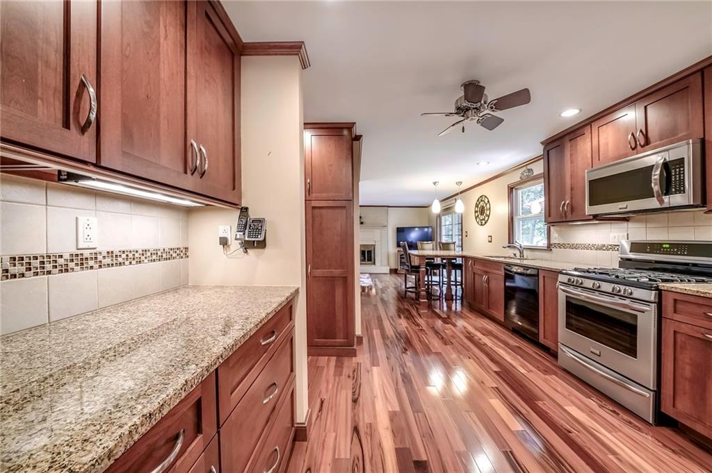 161 North Jamestown Road Coraopolis, PA 15108 - Photo 6 of 25 Gallery Image 6