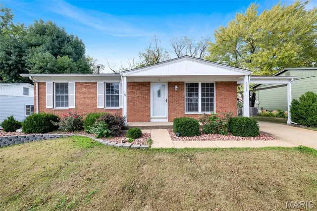 $172,500 | 4921 Tulip Tree Lane, Hazelwood, MO 63042