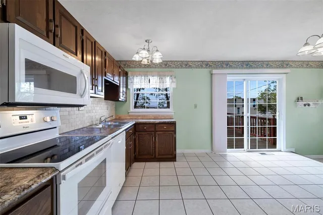 $172,500 | 4921 Tulip Tree Lane, Hazelwood, MO 63042