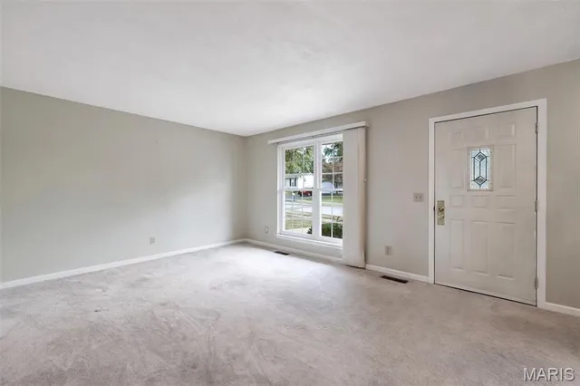 $172,500 | 4921 Tulip Tree Lane, Hazelwood, MO 63042