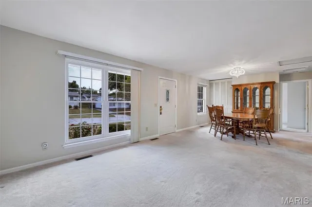 $172,500 | 4921 Tulip Tree Lane, Hazelwood, MO 63042