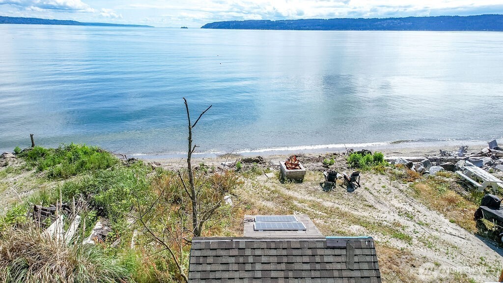 22 South Beach Drive Everett, WA 98201 - Photo 11 of 37 a picture of a bathroom with a shower and a sink