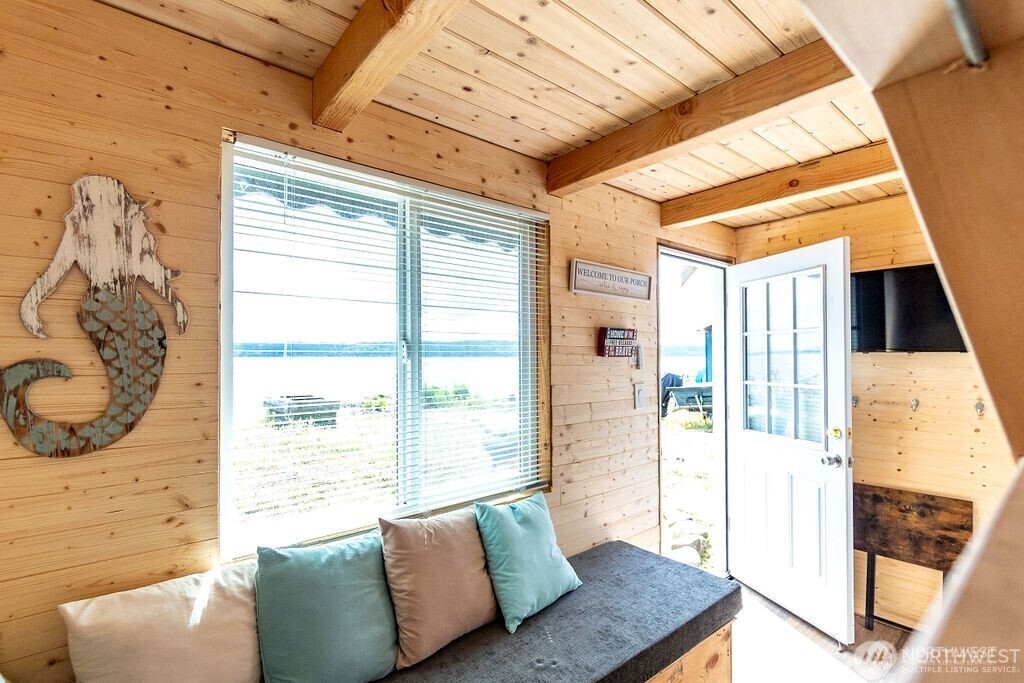22 South Beach Drive Everett, WA 98201 - Photo 19 of 37 a living room with furniture and a flat screen tv