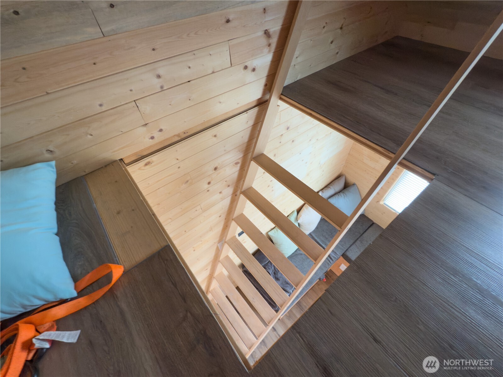 22 South Beach Drive Everett, WA 98201 - Photo 23 of 37 a view of an entryway