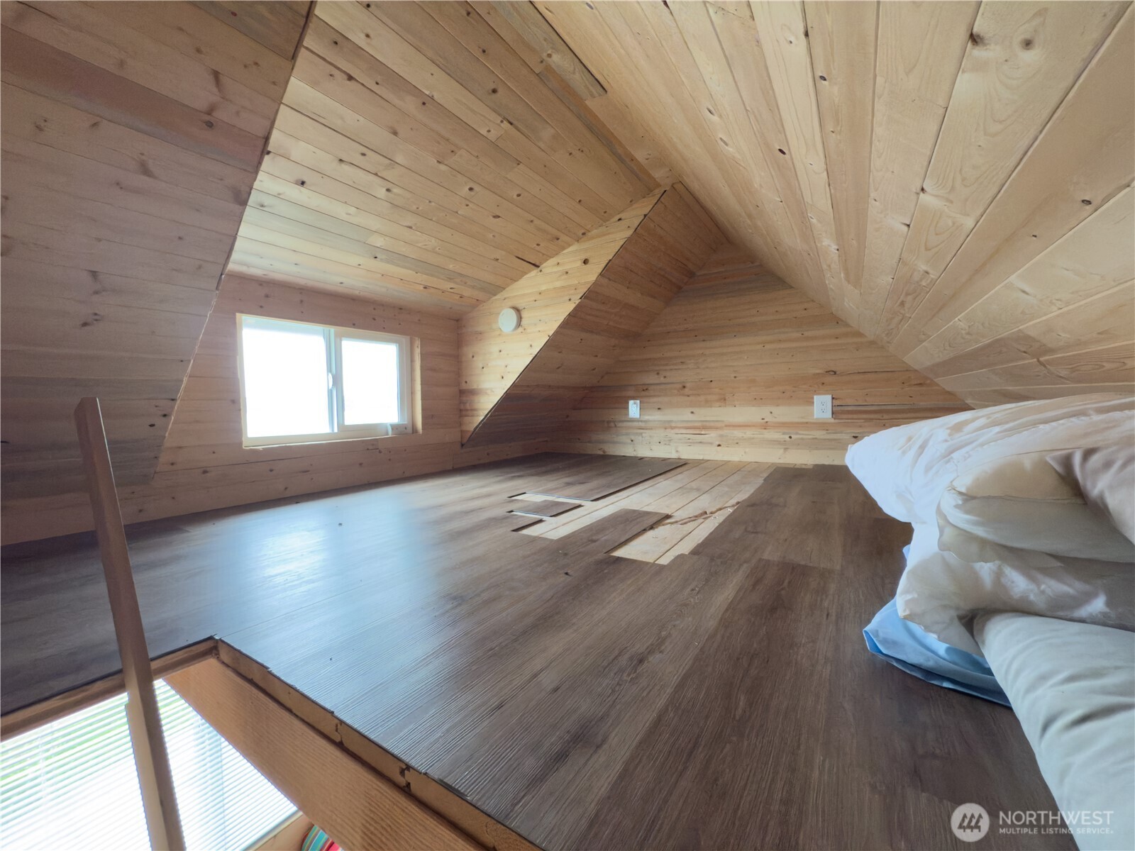 22 South Beach Drive Everett, WA 98201 - Photo 24 of 37 a view of entryway and hall with wooden floor