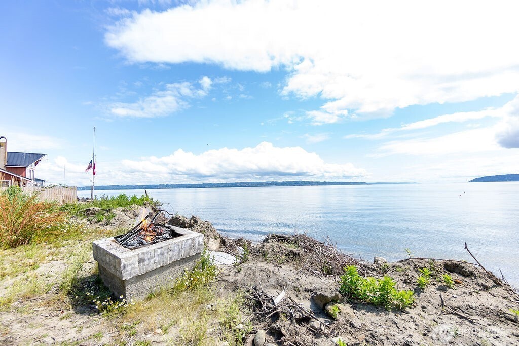 22 South Beach Drive Everett, WA 98201 - Photo 10 of 37 a view of a terrace with water view and mountain in the back
