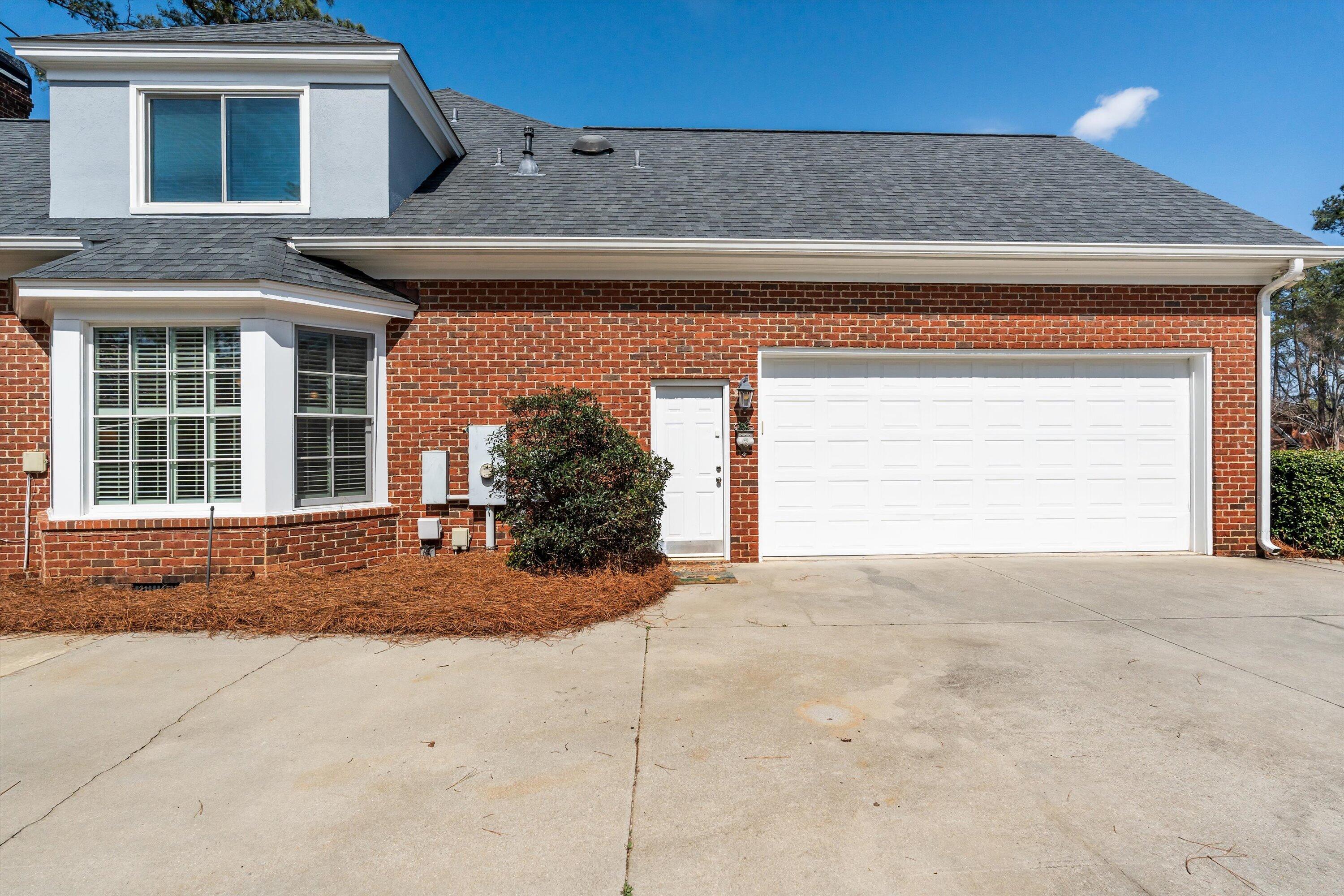808 Shackleford Place Evans, GA 30809 - Photo 7 of 60 808 Shackleford Place | Evans,GA 30809 | Listed by: Sierra Struble & Sarah Scott with The Magnolia Bloom Team at Real Broker LLC
