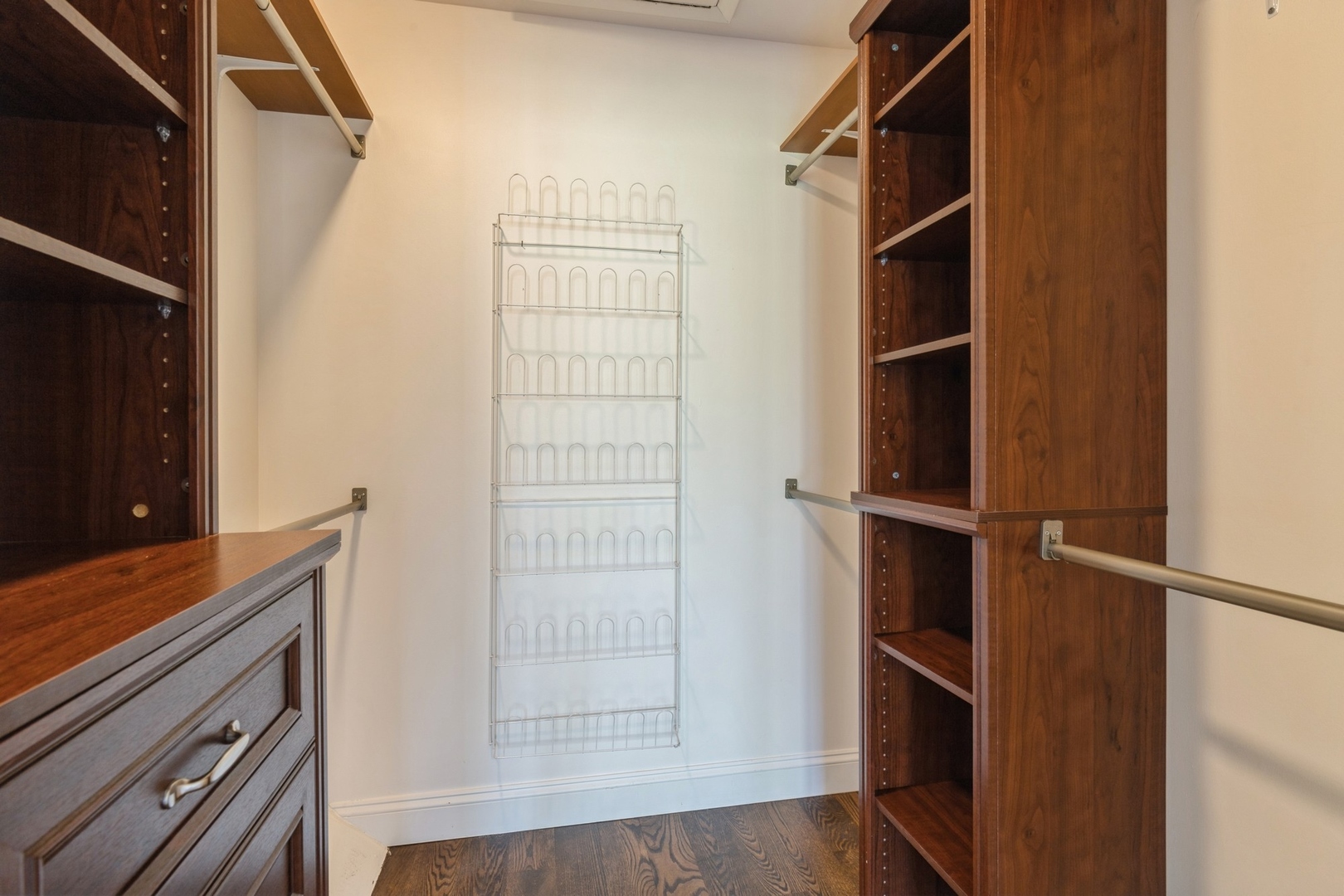 1068 Shermer Road Glenview, IL 60025 - Photo 8 of 11 Gallery Image 8
