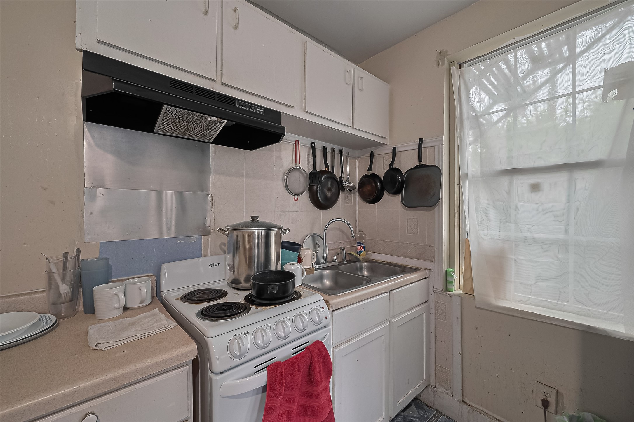 5012 Eigel Street Houston, TX 77007 - Photo 11 of 45 a kitchen with stainless steel appliances granite countertop a sink stove and refrigerator