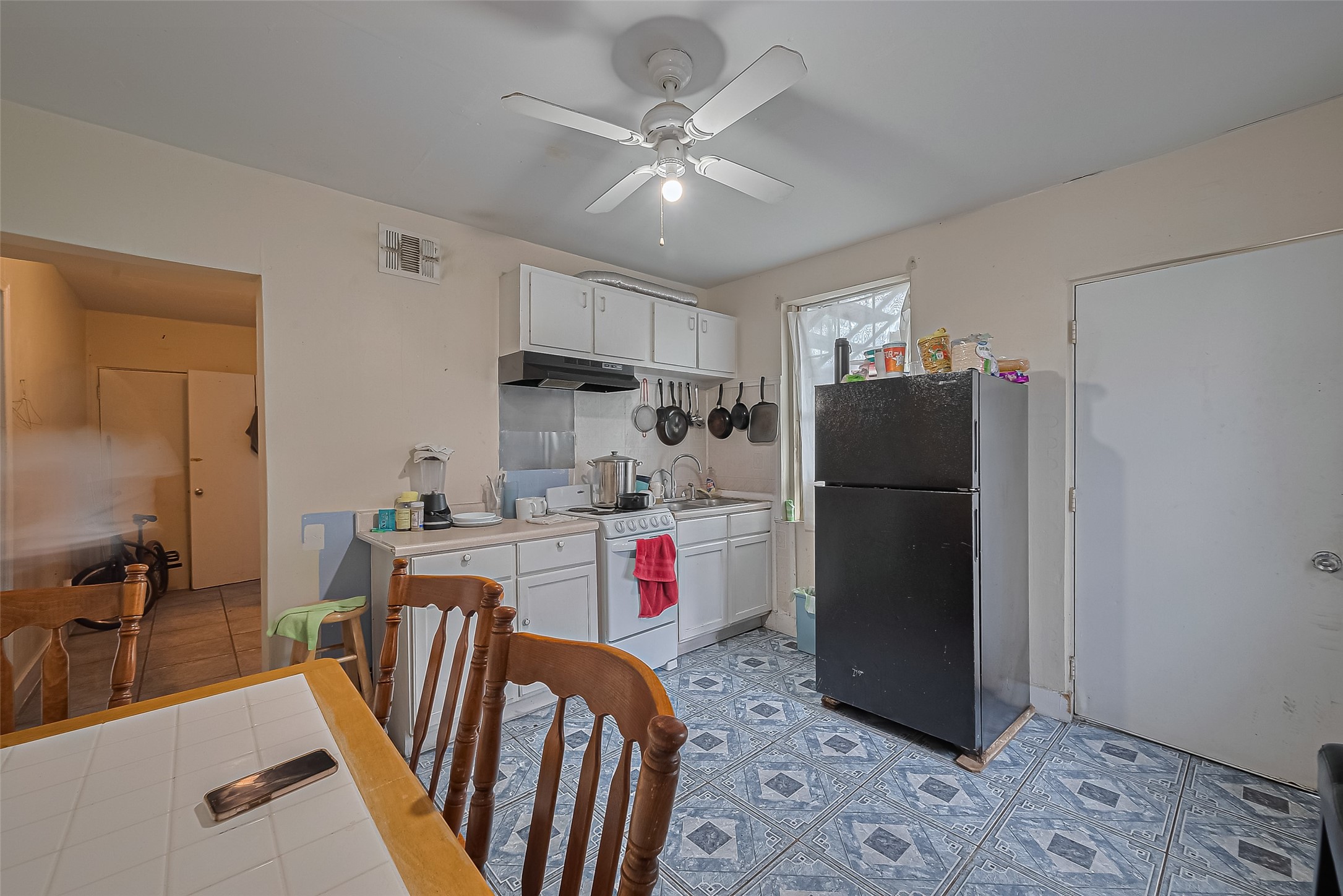 5012 Eigel Street Houston, TX 77007 - Photo 15 of 45 a kitchen with stainless steel appliances granite countertop a refrigerator a stove a sink dishwasher and a dining table with wooden floor