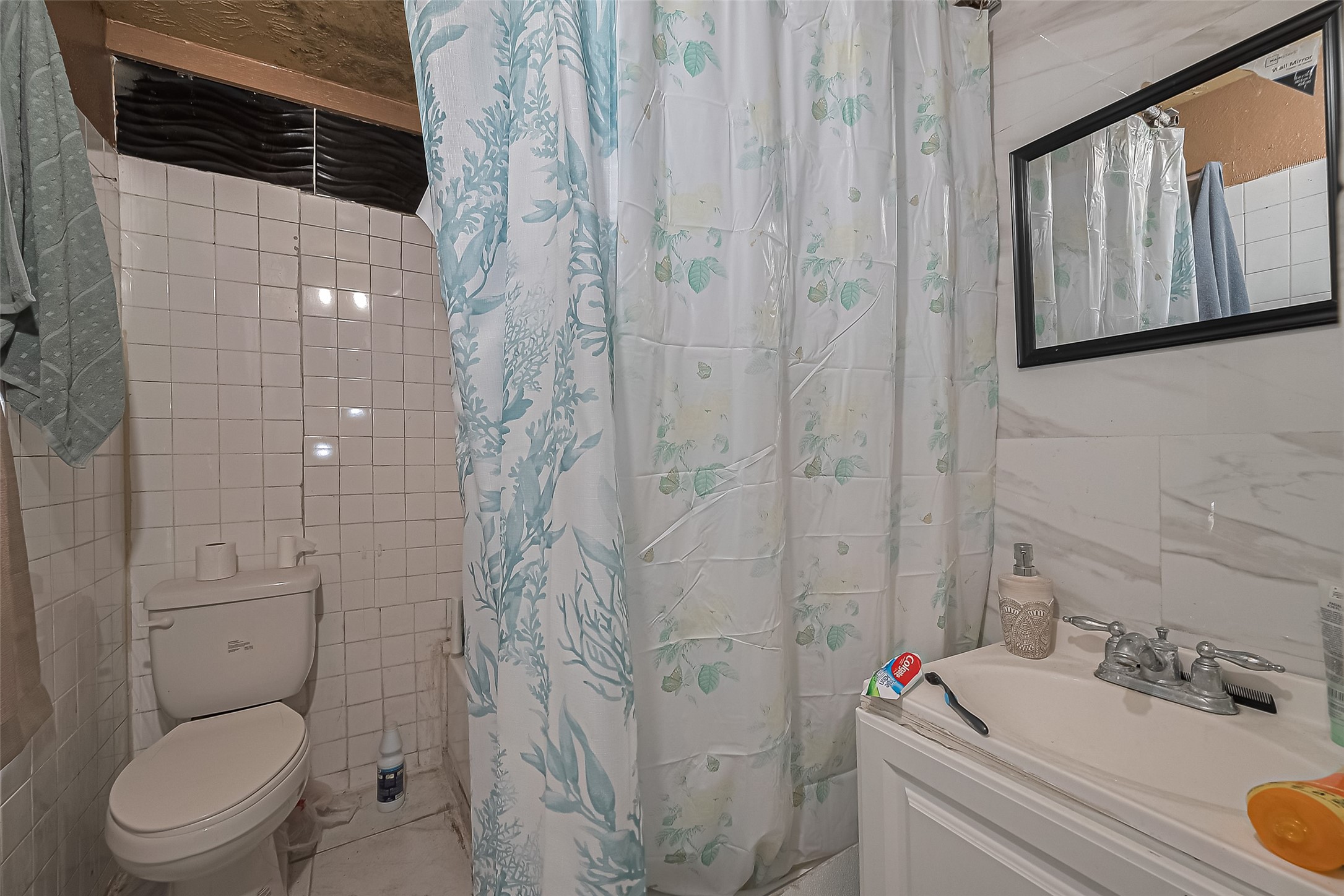 5012 Eigel Street Houston, TX 77007 - Photo 29 of 45 a bathroom with a toilet sink and shower