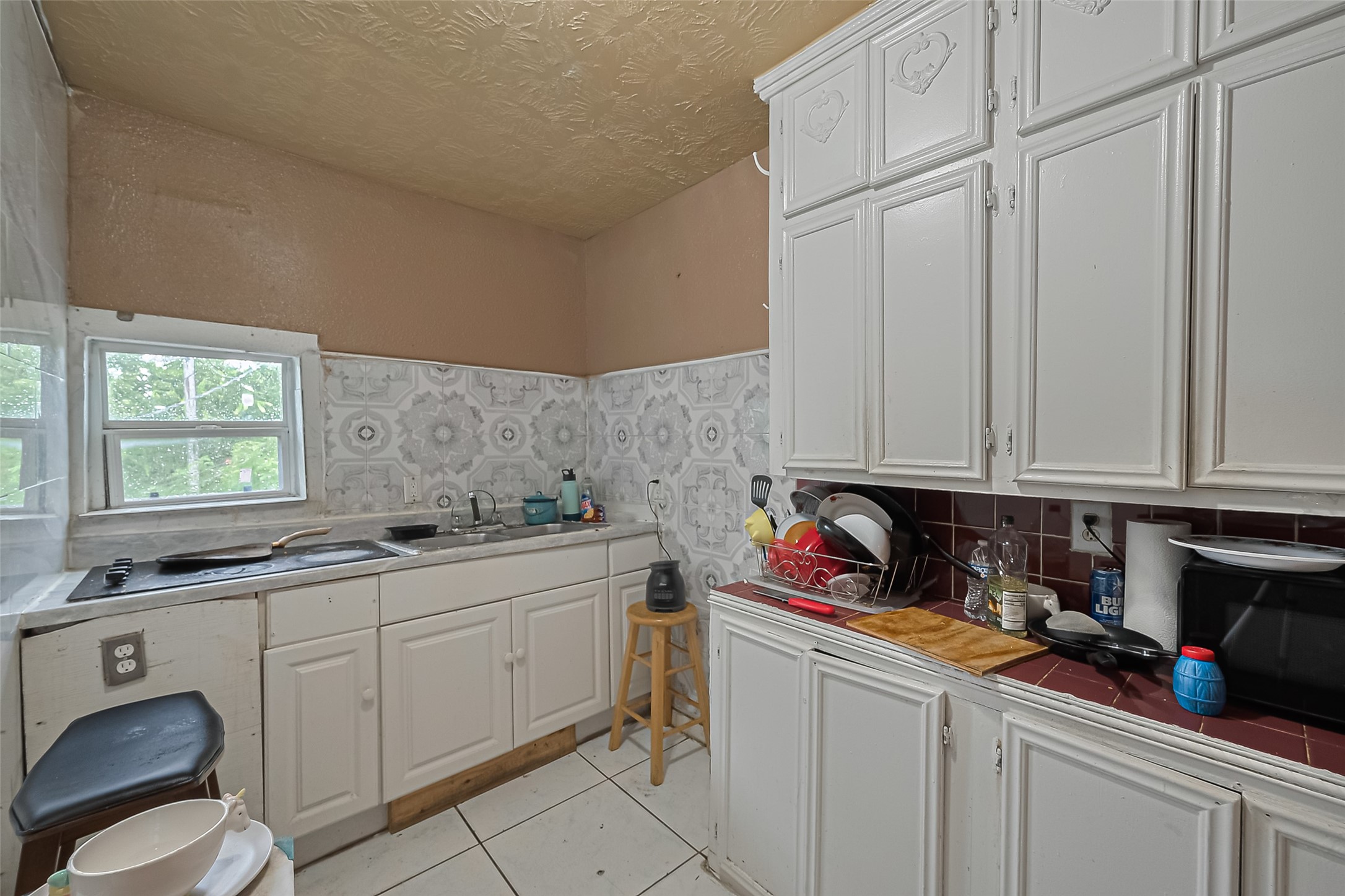 5012 Eigel Street Houston, TX 77007 - Photo 30 of 45 a kitchen with stainless steel appliances granite countertop a sink stove and cabinets