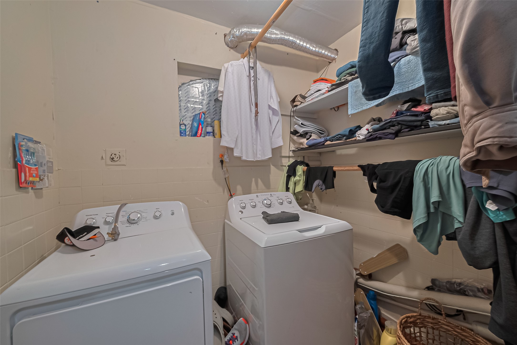 5012 Eigel Street Houston, TX 77007 - Photo 35 of 45 a utility room with dryer and washer