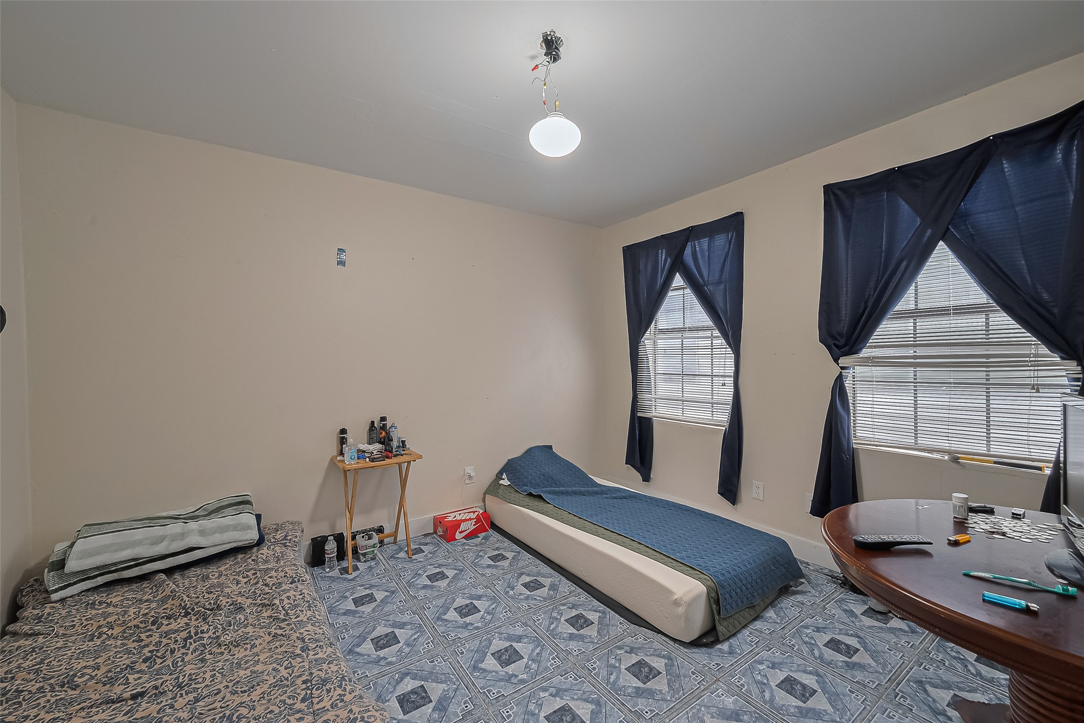 5012 Eigel Street Houston, TX 77007 - Photo 37 of 45 a living room with furniture
