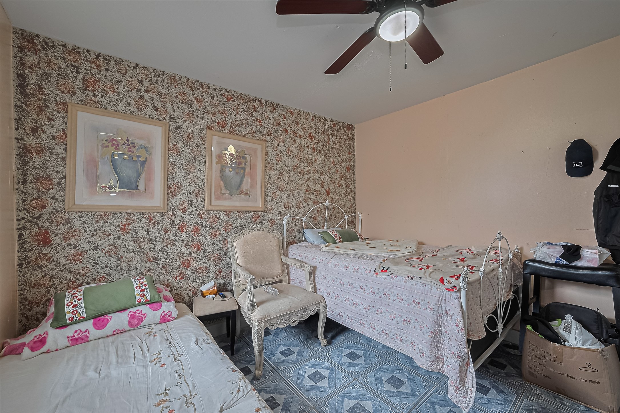 5012 Eigel Street Houston, TX 77007 - Photo 38 of 45 a bed room with a bed and a couch