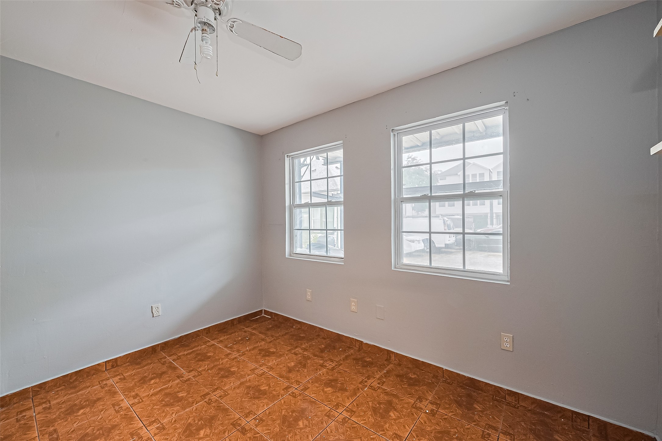 5012 Eigel Street Houston, TX 77007 - Photo 7 of 45 an empty room with a window