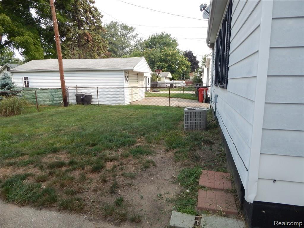 29531 KELLY RD (37).JPG