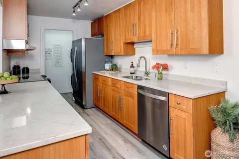 $598,000 | 2501 Canterbury Lane East, Unit 116, Seattle, WA 98112