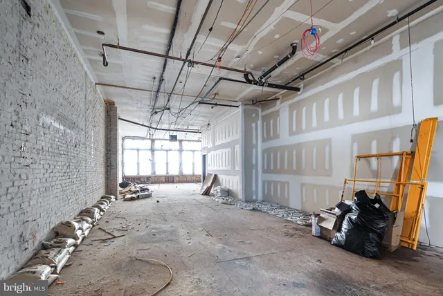 a view of livingroom with furniture