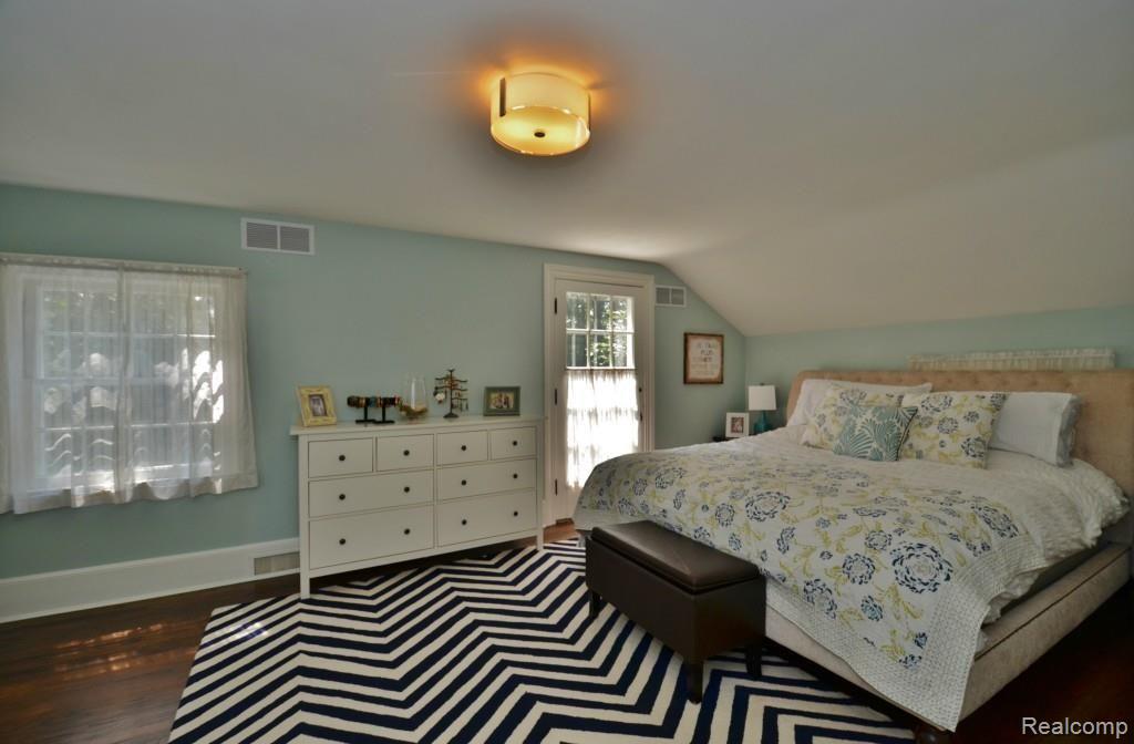 32401 Romsey Road Franklin, MI 48025 - Photo 19 of 30 owners suite (3).jpg