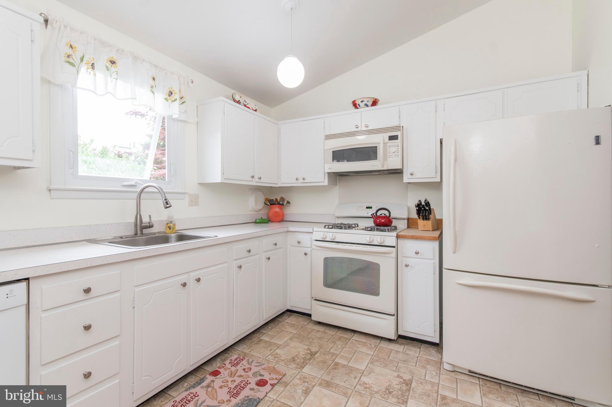 3645 Chesterfield Road Philadelphia, PA 19114 - Photo 11 of 29 Kitchen