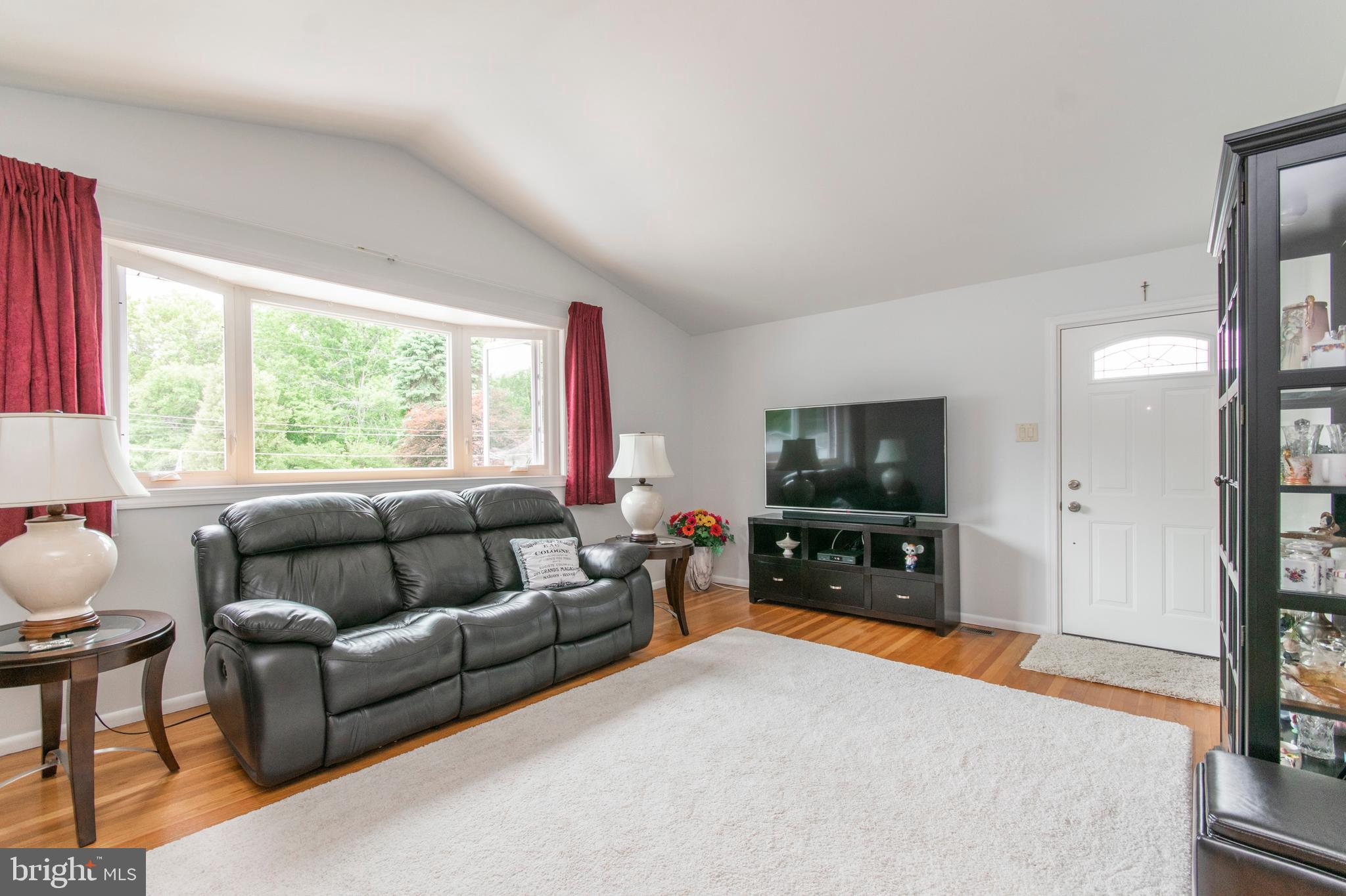 3645 Chesterfield Road Philadelphia, PA 19114 - Photo 4 of 29 Main entrance into Family Room