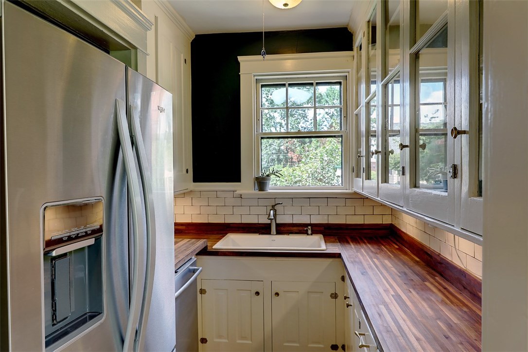 71 Edgehill Road Providence, RI 02906 - Photo 21 of 33