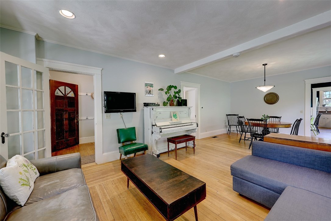 71 Edgehill Road Providence, RI 02906 - Photo 7 of 33