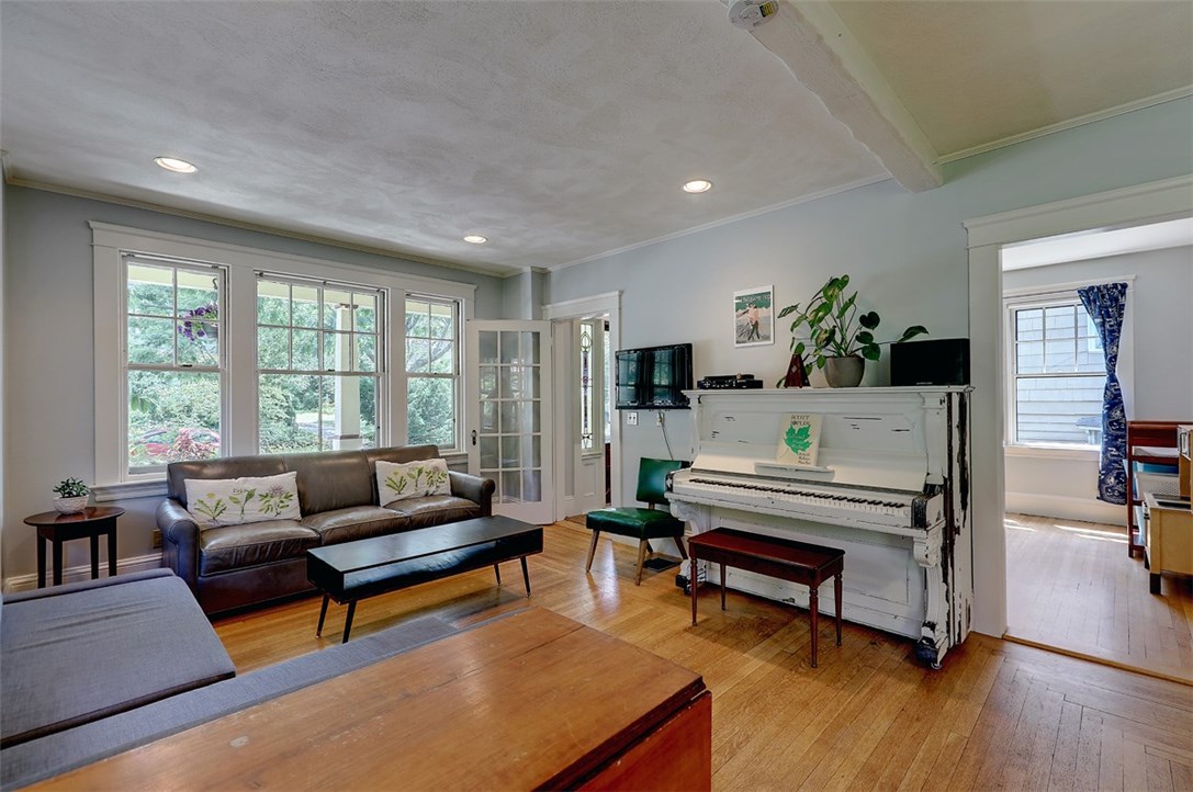 71 Edgehill Road Providence, RI 02906 - Photo 8 of 33