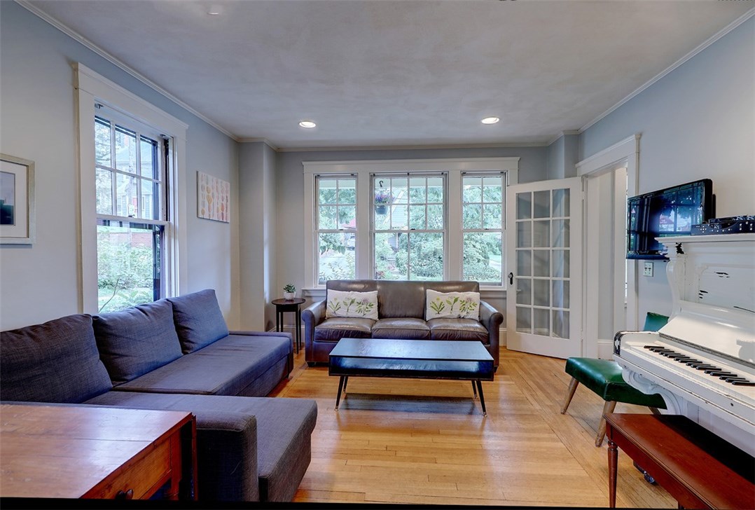 71 Edgehill Road Providence, RI 02906 - Photo 9 of 33