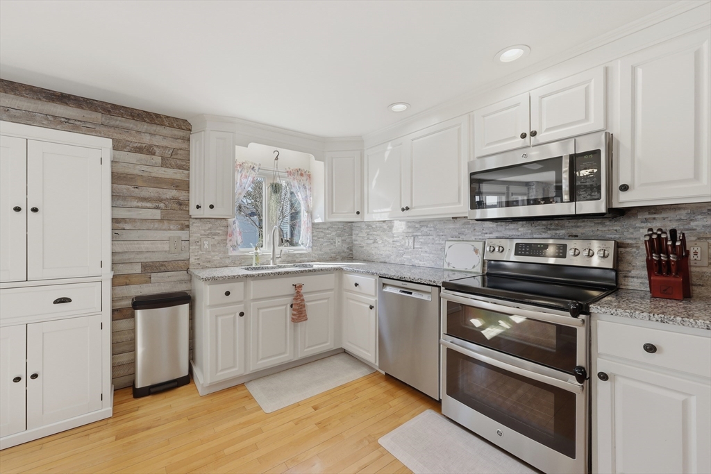 51 Spring Street Lunenburg, MA 01462 - Photo 5 of 42