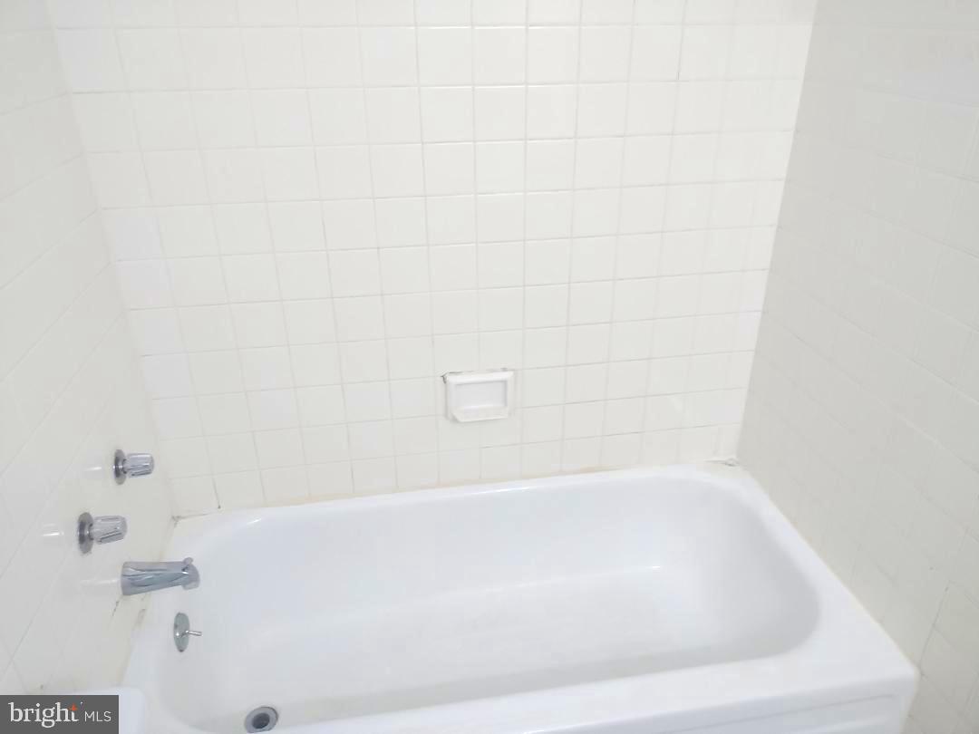 2141 P Street Northwest, Unit 202 Washington, DC 20037 - Photo 15 of 30 a bathroom with a bathtub