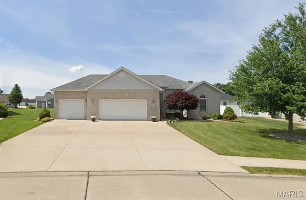 $360,000 | 26 Woodcrest Drive, Bethalto, IL 62010