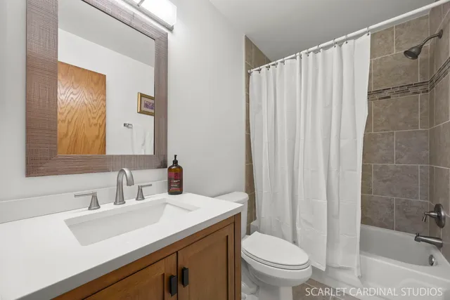 $465,000 | 2235 Cheshire Drive, Aurora, IL 60502